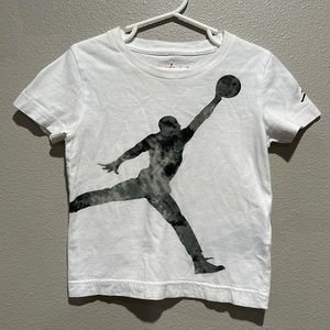 Air Jordan T-shirt size: 3T